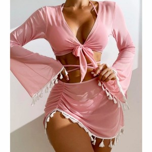 Nouvel ensemble quatre pièces conservateur européen et américain 2025 – Blouse en mousseline unie <span class=keywords><strong>à</strong></span> col en V avec pompons et jupe courte en maille, style bikini - Product Image 2
