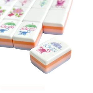 Juego de Fichas de Mahjong Americanas de Lujo de Alta Calidad en <span class=keywords><strong>Coral</strong></span> y Rosa Suave, 160 Fichas Estándar de Cuatro Capas de Acrílico con Diseño Floral Grabado - Product Image 4