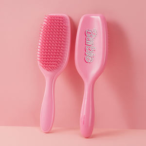 Peine para el Cabello <span class=keywords><strong>de</strong></span> Diamantes <span class=keywords><strong>de</strong></span> la Serie <span class=keywords><strong>Rosa</strong></span> <span class=keywords><strong>Barbie</strong></span> <span class=keywords><strong>de</strong></span> MINISO al por Mayor, Peine Compacto <span class=keywords><strong>de</strong></span> Alta Calidad Antienredos para Niñas - Product Image 1