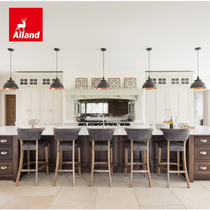 Armoires de cuisine sur mesure en bois massif avec finition laquée blanche mate de style contemporain Alland, avec porte en verre - Product Image 1