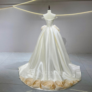 Vestido de Novia Clásico JFH38 en Satén Color Marfil, Corte en A, con Flor 3D Extra Grande - Product Image 2