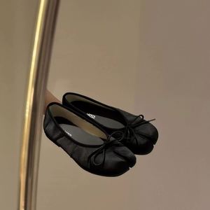 Zapatos Planos de Satén Estilo Bailarina con Punta Separada para Mujer, Novedad Primavera/Verano 2026, Zapatos Bajos con Punta Abierta - Product Image 4