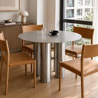 Table à manger minimaliste de style italien en acier inoxydable résistant aux rayures, personnalisable, avec pieds à trois colonnes, inspirée des designers