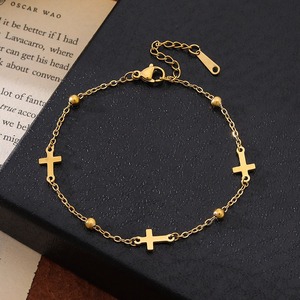 Bracelet à chaîne à maillons avec pendentif en forme de cœur creux, de croix, de fleur et de symbole d'infini en acier inoxydable plaqué or 18 carats pour femmes, bijoux de tous les jours - Product Image 4