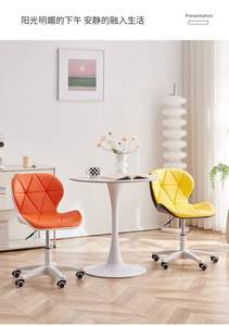 Silla Escolar Minimalista con Marco Metálico, Plegable, Altura Ajustable, Respaldo en Forma de Escalera para Uso Multipropósito en Escuela, Oficina y Hogar - Product Image 3