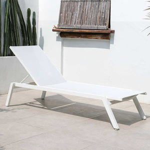 Chaise longue d'extérieur moderne et minimaliste, imperméable et résistante à la pression, avec dossier réglable, en aluminium, pour patio, villa, hôtel - Product Image 1