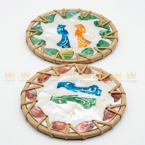 Juego de Posavasos Redondos de Ratán con Incrustaciones de Madreperla Hechos a Mano, Posavasos de Concha con Mosaico, Decoración para Mesa del Hogar - Product Image 2