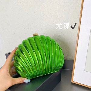 กระเป๋าคลัทช์ทรงเปลือกหอยโลหะสำหรับงานกลางคืน - Product Image 5