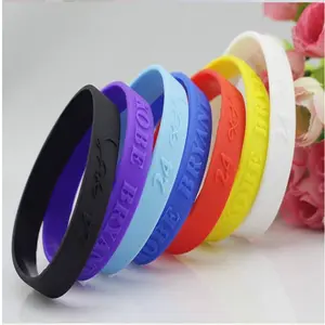 Benutzer definierte Gummi armbänder Bulk Geprägte Druck Silikon Armbänder Personal isierte Armbänder dünne Silikon Armband mit Logo