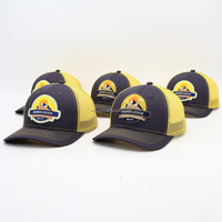 Casquette Trucker Richardson 112 en Cuir avec Broderie de Logo Personnalisé et Impression en Relief