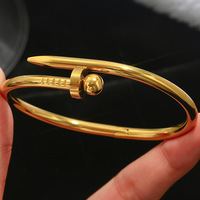 Ensemble de Bracelets Jonc Plaqué Or 18K Clou d'Amour Empilables en Acier Inoxydable, Bijoux Tendance