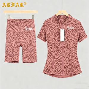Set Sportivo <span class=keywords><strong>Casual</strong></span> Personalizzato da <span class=keywords><strong>Donna</strong></span>, Giacca e Pantaloncini Leopardati, Abbigliamento Estivo con Stampa Ghepardo, Completo Due Pezzi - Product Image 2