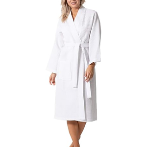 Accappatoio da donna bianco in maglia waffle con colletto kimono, maniche lunghe, cintura annodabile, tasche laterali, leggero, per spa e hotel - Product Image 1