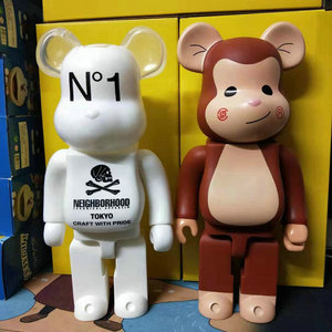 Figuras de oso <span class=keywords><strong>BEARBRICK</strong></span> 400% Baby Pink KWAS My First Violence modelo artesanal de resina para decoración del hogar - Product Image 3