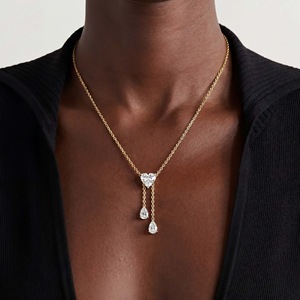 Collar con Colgante <span class=keywords><strong>de</strong></span> <span class=keywords><strong>Corazón</strong></span> y Circonitas Geométricas en <span class=keywords><strong>Acero</strong></span> Inoxidable Chapado en Oro <span class=keywords><strong>de</strong></span> 18K para Mujer - Regalo <span class=keywords><strong>de</strong></span> Lujo para Bodas y Aniversarios - Product Image 2