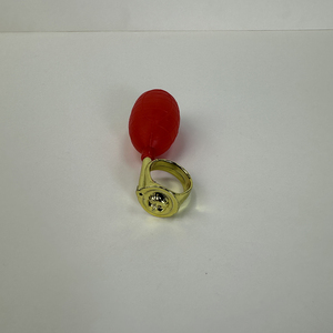 Party Favor 1Pc drôle eau gicler anneau pratique blague outils petit rouge vaporisateur anneau Gag jouets pour le jour du fou, fête d'halloween - Product Image 3