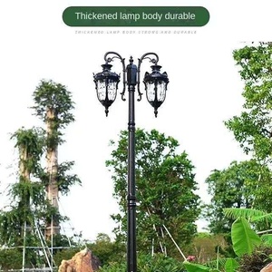 Lampadaire de jardin en fer avec trois abat-jour en verre, éclairage extérieur LED solaire, capteur de mouvement IP66, garantie 10 ans - Product Image 3