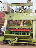 Machine à fabriquer des blocs LOTUS 860 à double vibrateur avec moteur et boîte de vitesses, poids 4000 kg, garantie 1 an, tension personnalisée