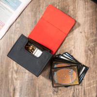 Boîte de rangement pour cartes PU à chargement latéral horizontal avec doublure rouge pour le stockage de cartes TCG