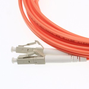 Vente directe d'usine cordon de raccordement à <span class=keywords><strong>fibre</strong></span> <span class=keywords><strong>optique</strong></span> multimode Simplex LC-LC câble de raccordement à <span class=keywords><strong>fibre</strong></span> <span class=keywords><strong>optique</strong></span> UPC - Product Image 4
