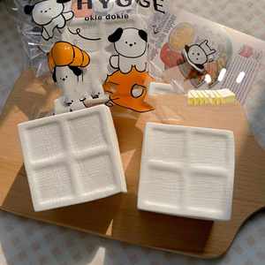 ของเล่นบีบสโลว์รีบาวด์เนื้อนุ่มหนาแบบเต้าหู้ สีขาว ทำจากวัสดุ PU ช่วยคลายเครียด บรรเทาความกดดัน เหมาะเป็นของขวัญสำหรับเด็กและผู้ใหญ่ - Product Image 2