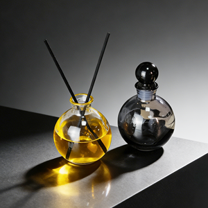 Vase à parfum sphérique en verre de 150 ml à <span class=keywords><strong>prix</strong></span> compétitif avec bouchon boule noir pour la décoration intérieure et la personnalisation - Product Image 2