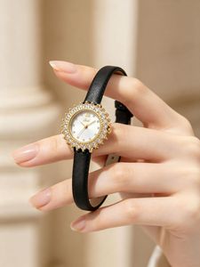 Montre à quartz pour femme Sunflower Full Diamond, cadran élégant et simple, bracelet en cuir noir fin, montre de luxe - Product Image 3