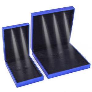 Bán Buôn Đồ Trang Sức Bao Bì Vòng Cổ Vòng Đeo Tay Nhẫn Hộp Đồ Trang Sức Biểu Tượng Tùy Chỉnh Cao End Màu Xanh Nhựa LED Hộp Đồ Trang Sức Với Ánh Sáng - Product Image 3