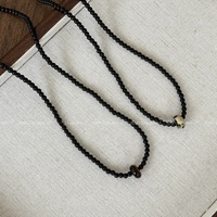 Collier élégant en perles d'abaque pour femmes, chaîne polyvalente en perles de verre noir pour clavicule