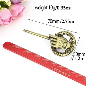 Broche Retro Fashion Mão do Rei, Acessórios Decorativos para Casacos e Chapéus - Product Image 3