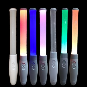 แท่งไฟเรืองแสงพร้อมรีโมทคอนโทรล 15 สี ไฟ LED สำหรับคอนเสิร์ต คาราโอเกะ แท่งไฟพร้อมเสียงนกหวีด - Product Image 4