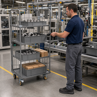 Chariot de rangement métallique robuste multi-étagères réglable avec côtés grillagés et roulettes pour usage logistique