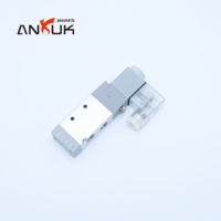 ANRUK 3V110-06 Électrovanne 5 ports AC110V Filetage M5 5 ports 2 positions à action directe pour machine textile