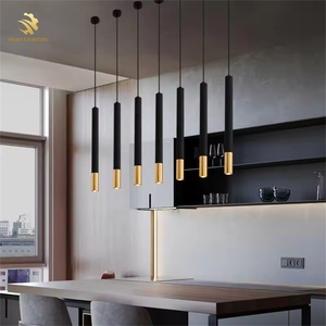 Lustre moderne nordique en tube d'aluminium noir et or pour restaurant, bar et cuisine - Product Image 4