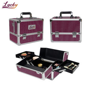 Estuche de maquillaje rojo <span class=keywords><strong>Solferino</strong></span> con 4 bandejas, organizador de maquillaje de PU brillante, estuche de tocador de belleza de aluminio personalizado con cristal - Product Image 1