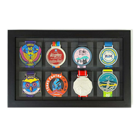 Vitrine moderne en bois pour portraits d'animaux, médailles de sport, marathons, rubans, épingles, badges en émail, dossards de course, photos murales