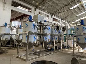 Endonezya'da komple yemeklik yağ rafineri makinesi palm yağ işleme makinesi üretim hattı