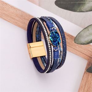 Pulsera de Cuero Negro, Exportador Profesional Experimentado, Detalle de Incrustaciones de Madera, Regalo Navideño para Mujer, Color de Alta Fidelidad - Product Image 3