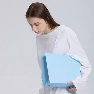 Bolsa de Papel Elegante Premium para Compras, Azul y Marrón, Bolsa de Regalo con Asa, Logotipo Ecológico, Bolsa de Almacenamiento para Tiendas de Ropa con Hilo Hilado - Product Image 2