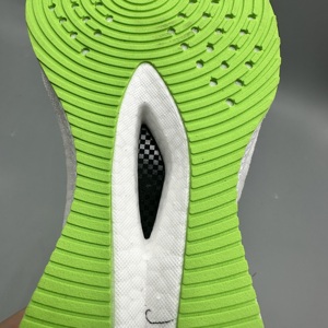 Suole da Basket con Supporto in Carbonio e Design Traspirante in Doppio ETPU - Product Image 6