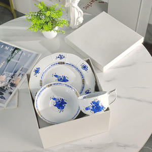 Service de table de luxe en porcelaine blanche à motifs floraux bleus, vaisselle en porcelaine fine, ensemble de 3 assiettes pour mariage - Product Image 3