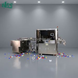 Machine de codage laser UV automatique pour bouchons de biberons, avec inspection par vision OCR, collecte de données, système de rejet et refroidissement par eau en ligne - Product Image 1
