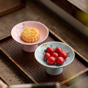 Plateau à fruits haut en céramique de style chinois, plat rond en porcelaine de luxe rétro, plateau à thé et à collations, plat à dessert et à pâtisserie pour les fêtes - Product Image 1