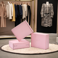 Boîte d'emballage tendance pour sous-vêtements, avec pelliculage mat, gaufrage, matériaux recyclés, couleur personnalisée, en carton ondulé pour l'expédition de fourrures de mode