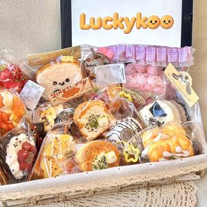 Juguete Novedoso con Forma de Pan Tostado Temático de Comida - Juguete Antiestrés Súper Pegajoso para Niños y Adultos, Regalo para Aliviar el Estrés, Juguete de Escritorio para Mejorar el Estado de Ánimo - Product Image 3