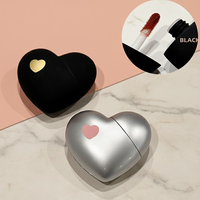 Gloss à lèvres mat en velours en forme de cœur avec fini hydratant minéral végétal longue durée