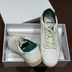 Zapatillas de Diseño GGBD 2026 de Cuero Genuino de Ganso Blanco, Antideslizantes y Cómodas, Estilo Skateboard, Doradas con Efecto Desgastado - Product Image 1