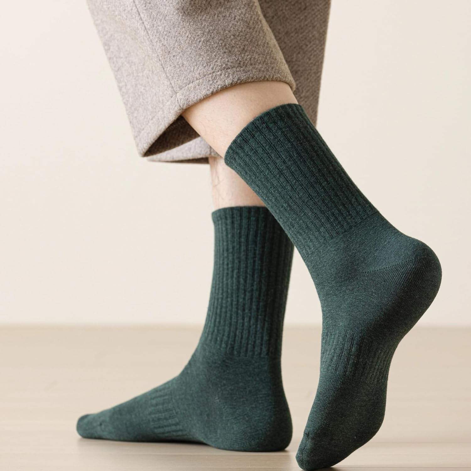 Anti-Bacterial Knitted Spandex/Polyester/Cotton Solid Autumn Casual Mens Crew Socks with Body Logo Size 9-13