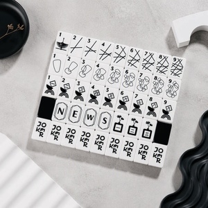 Set di Tessere Mahjong Americane Geometriche Bianche e Nere di Design, 160 Pezzi in Acrilico con Linee Astratte Incise, Antiscivolo, per Decorazione Casa e Regalo - Product Image 5