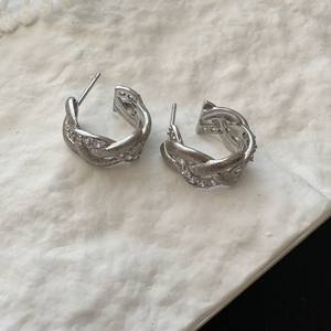 ต่างหูเงินแท้ S925 รูปทรง C ขัดเงาสไตล์อิตาลี ดีไซน์เรียบหรูแบบโบราณ ประดับเพชร ดีไซน์โค้งงอเรียบง่าย ขายส่ง - Product Image 5